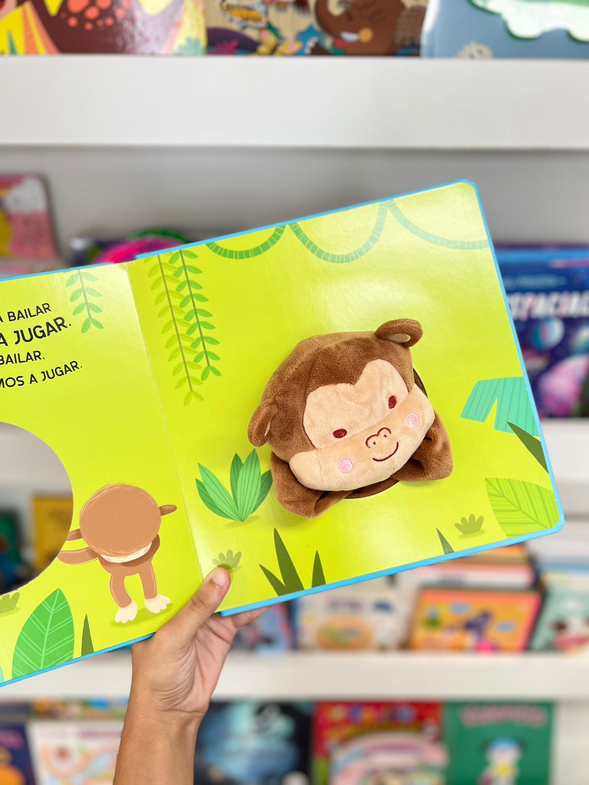 LIBRO MONO DIVERTIDO EL GATO DE HOJALATA