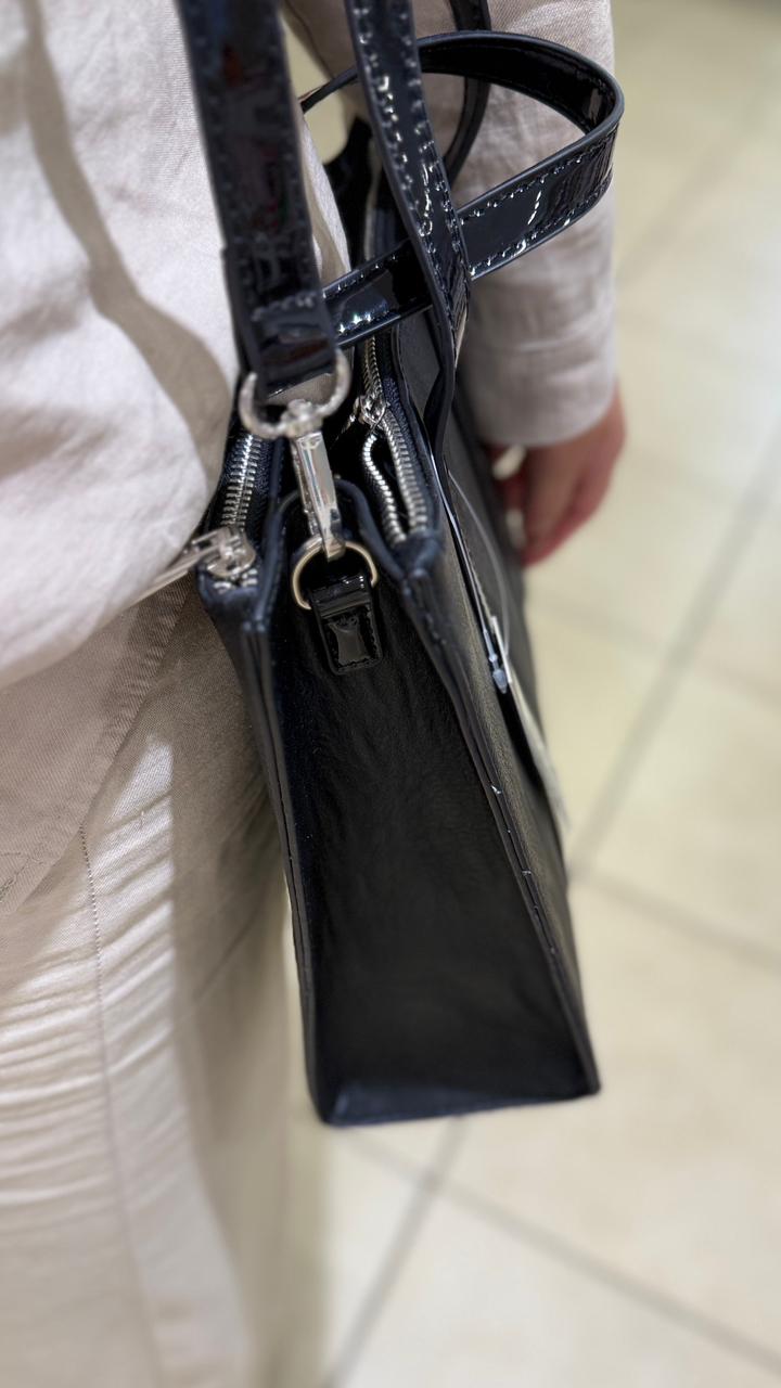 CARTERA BARBARA BOX NEGRA