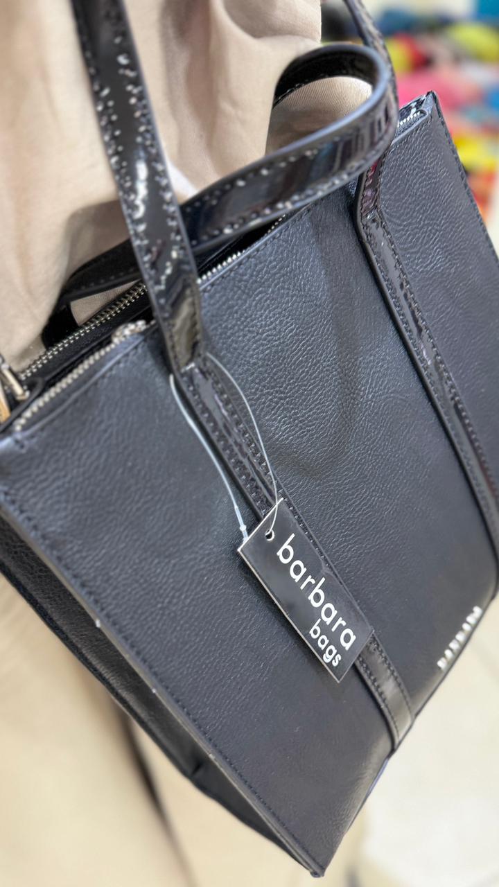 CARTERA BARBARA BOX NEGRA