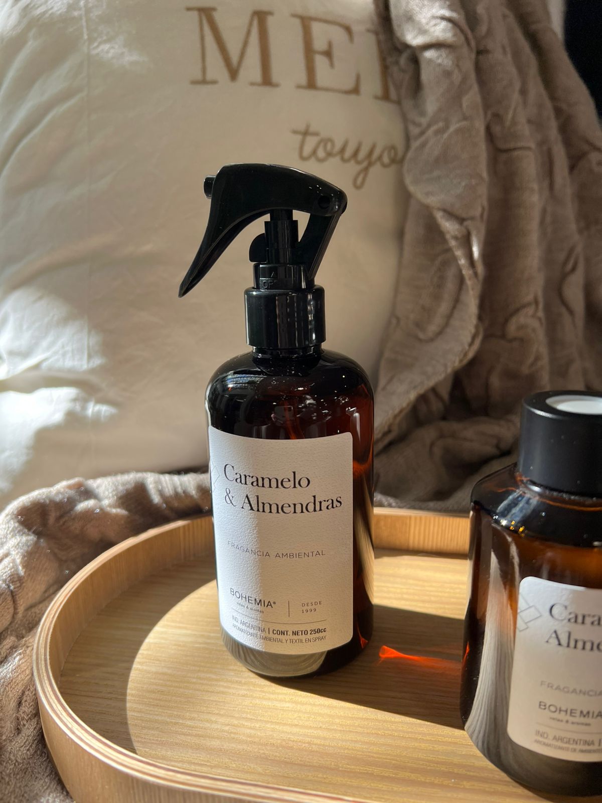 AROMATIZANTE AMBIENTAL Y TEXTIL MERCAT 250CC BOHEMIA CARAMELO Y ALMENDRAS