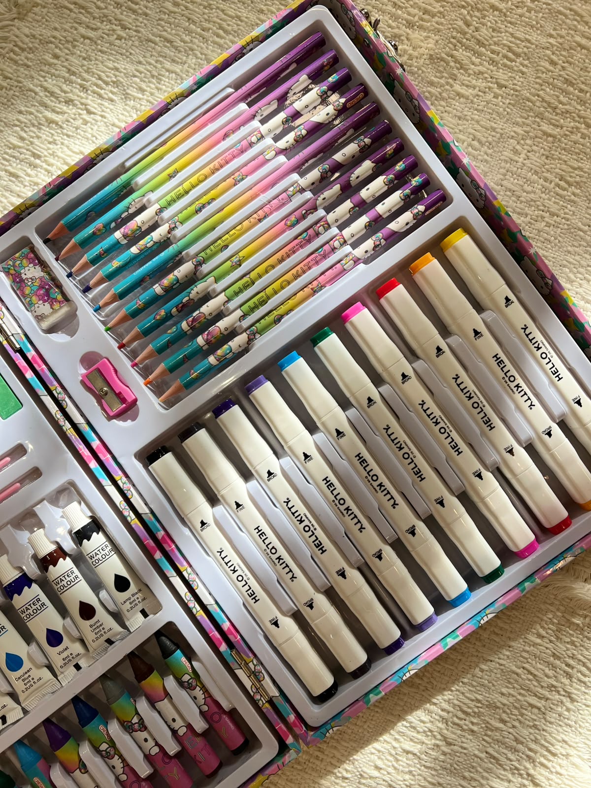 VALIJA DE ARTE HELLO KITTY