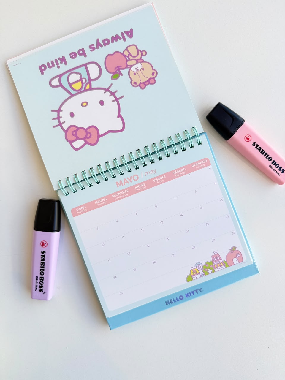 CALENDARIO DE ESCRITORIO 2027 HELLO KITTY MOOVING