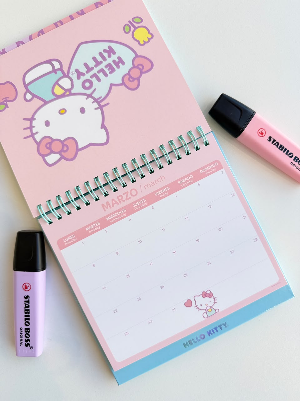 CALENDARIO DE ESCRITORIO 2027 HELLO KITTY MOOVING