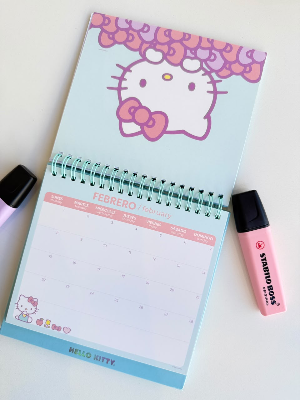 CALENDARIO DE ESCRITORIO 2027 HELLO KITTY MOOVING