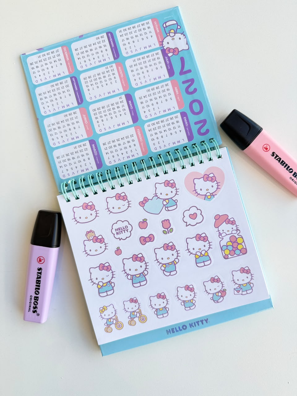 CALENDARIO DE ESCRITORIO 2027 HELLO KITTY MOOVING