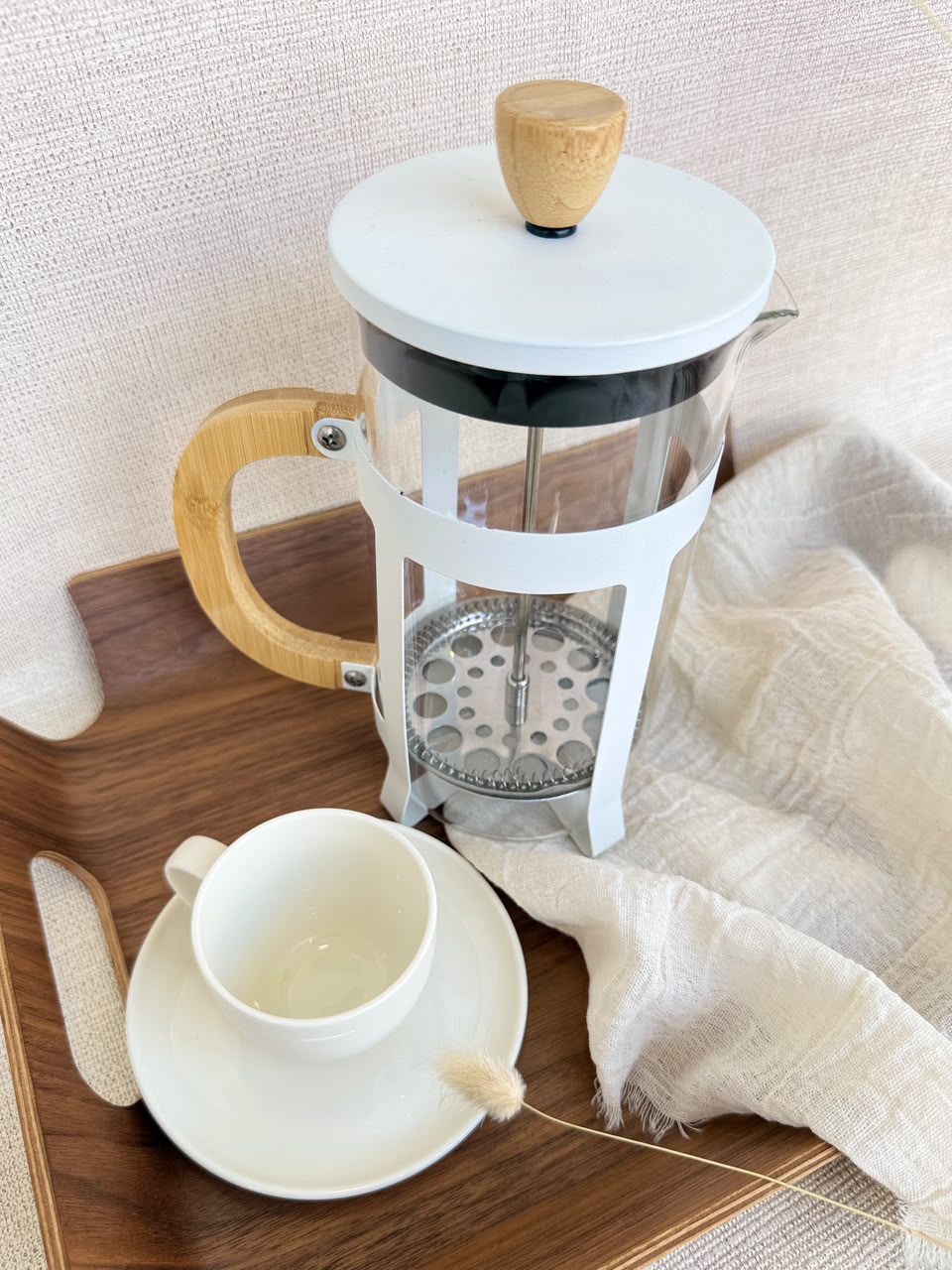 CAFETERA CON EMBOLO CREMA MISHKA