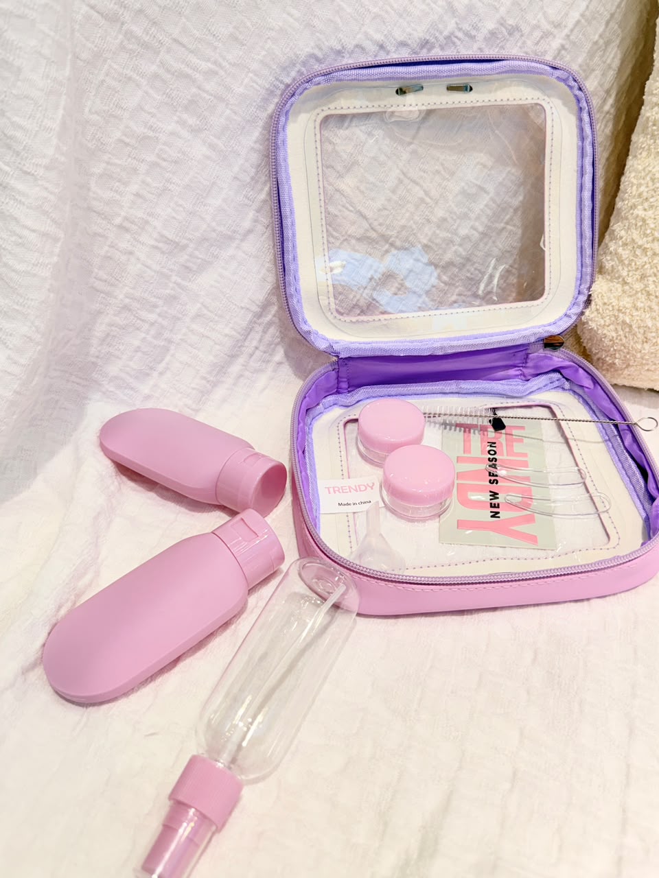 SET DE ENVASES CON NECESER TRENDY